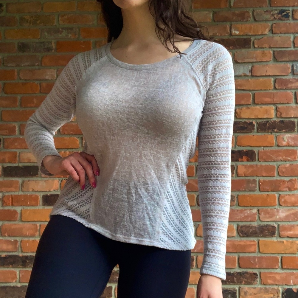 Light Gray lightweight Raglan Top 🌿